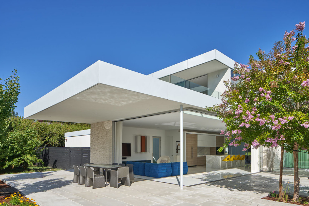 Dreistöckiges Modernes Einfamilienhaus mit Mix-Fassade und weißer Fassadenfarbe in San Francisco