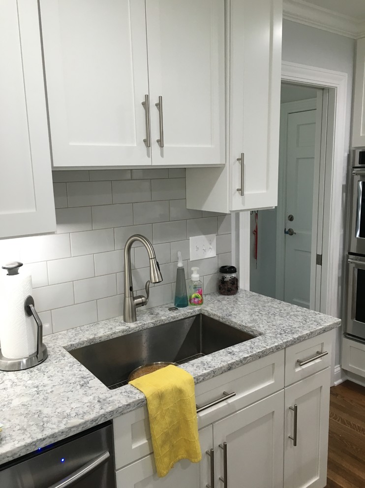 Kitchen - transitional kitchen idea in Columbus