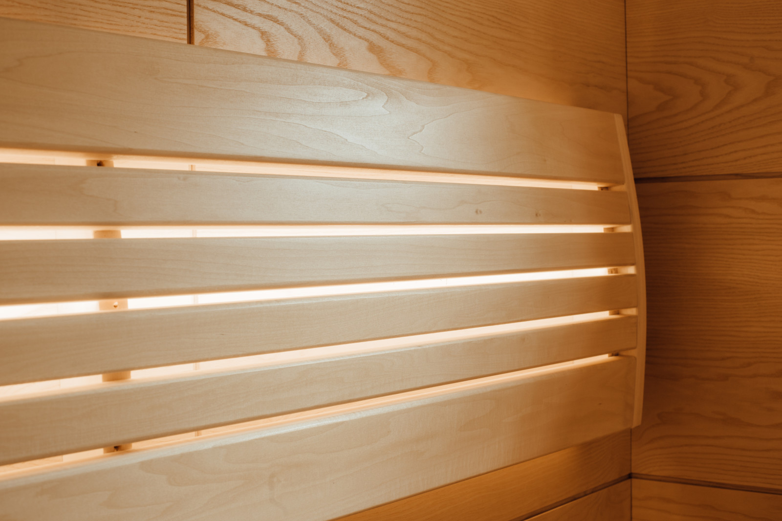 Спинка в сауне.