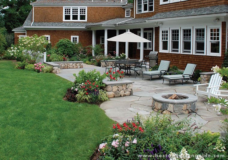 Inspiration for a transitional garden in Boston.
