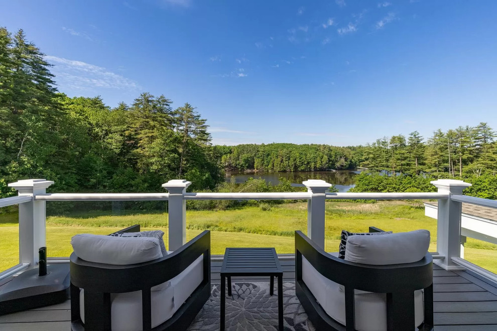 Exemple d'une terrasse chic.