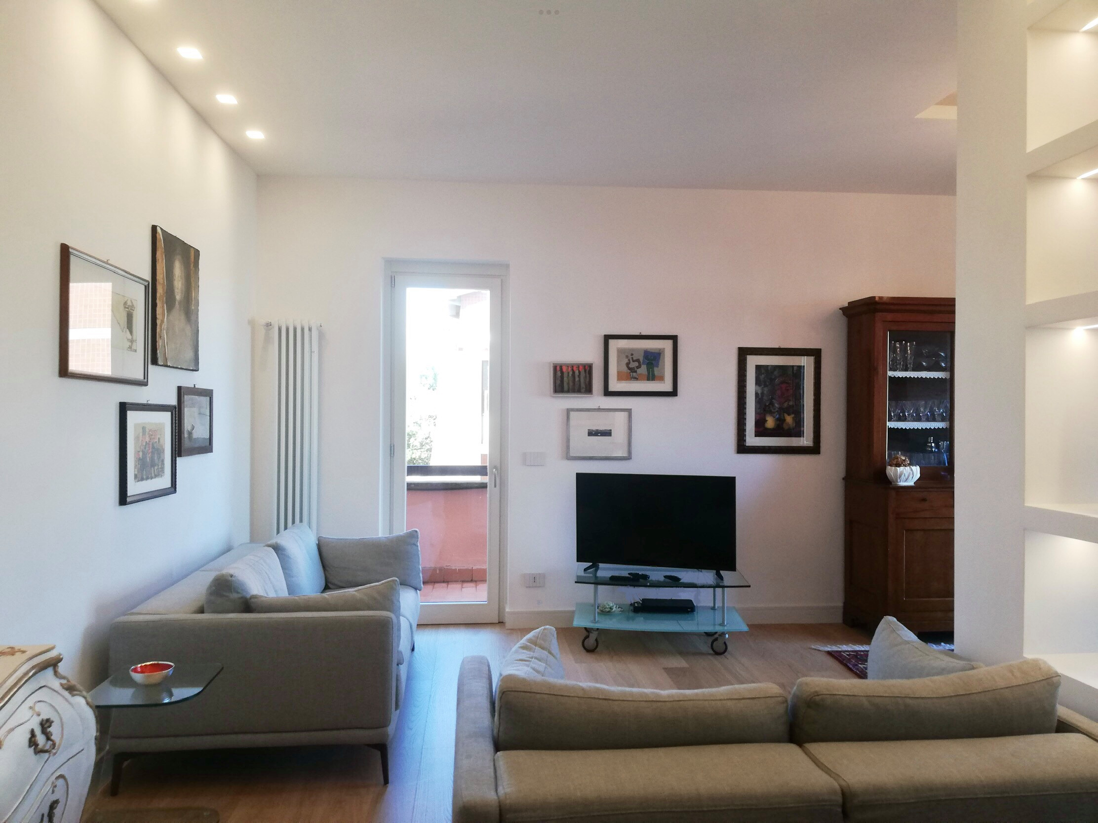 Villa su tre piani in zona Pisana