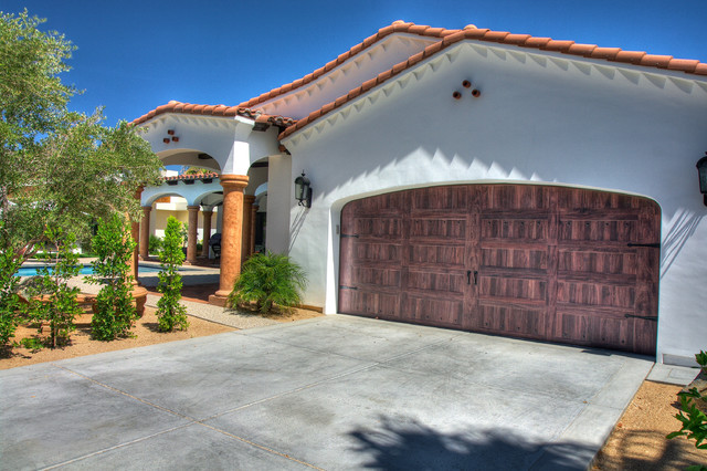 Custom Hacienda in La Quinta - Clásico - Fachada - Otras zonas - de