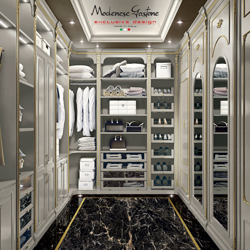 Inspiration for a contemporary closet remodel in Moscow
