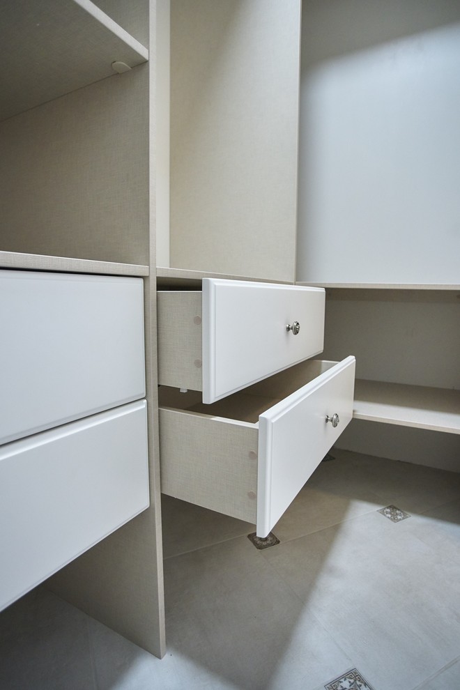 Гардеробная система классика raumplus с раздвижными и распашными дверьми