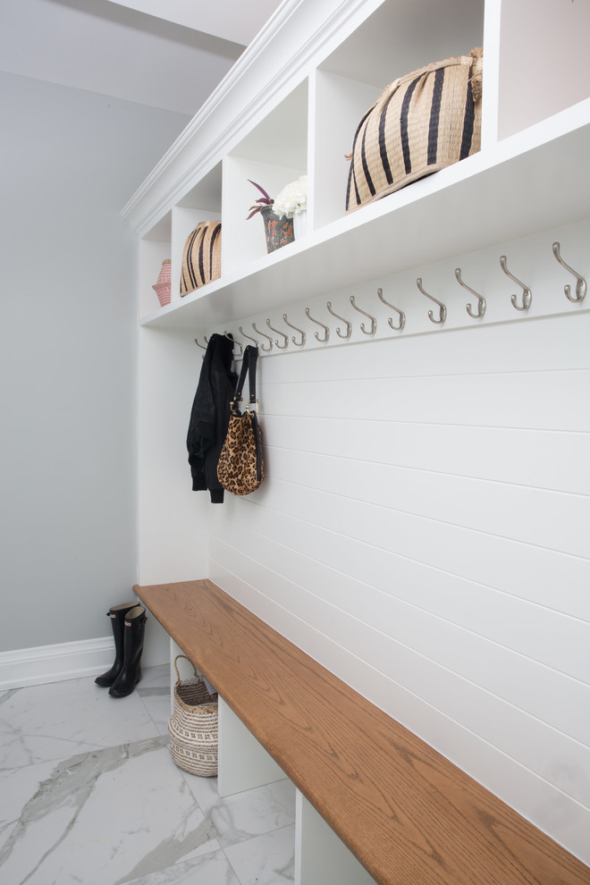 Mid-sized transitional attached garage in Toronto.