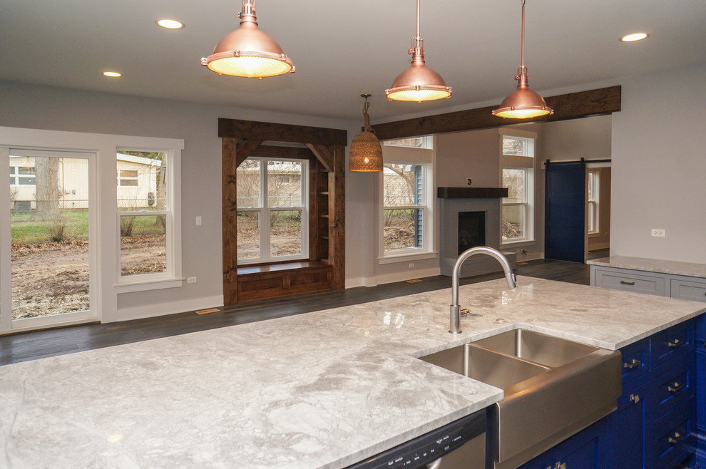 This is an example of a large arts and crafts u-shaped eat-in kitchen in Chicago with a farmhouse sink, grey cabinets, granite benchtops, stainless steel appliances, dark hardwood floors and with island.