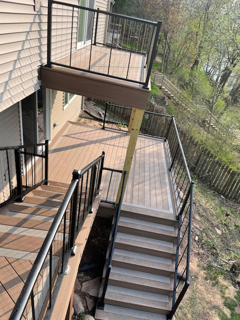 Minimalist cable railing deck photo
