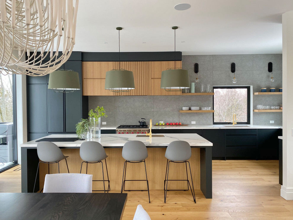Home design - contemporary home design idea in Toronto