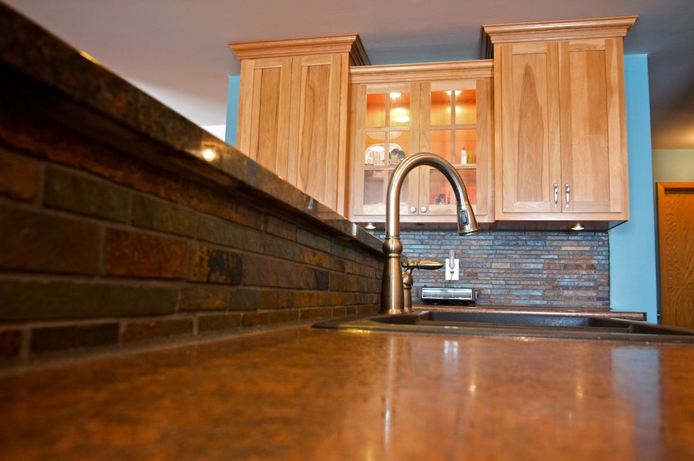Eat-in kitchen - large u-shaped eat-in kitchen idea with shaker cabinets, light wood cabinets, multicolored backsplash, stone tile backsplash, stainless steel appliances and an island