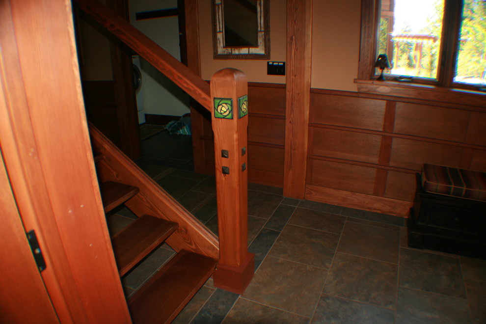 Example of an arts and crafts staircase design in San Francisco
