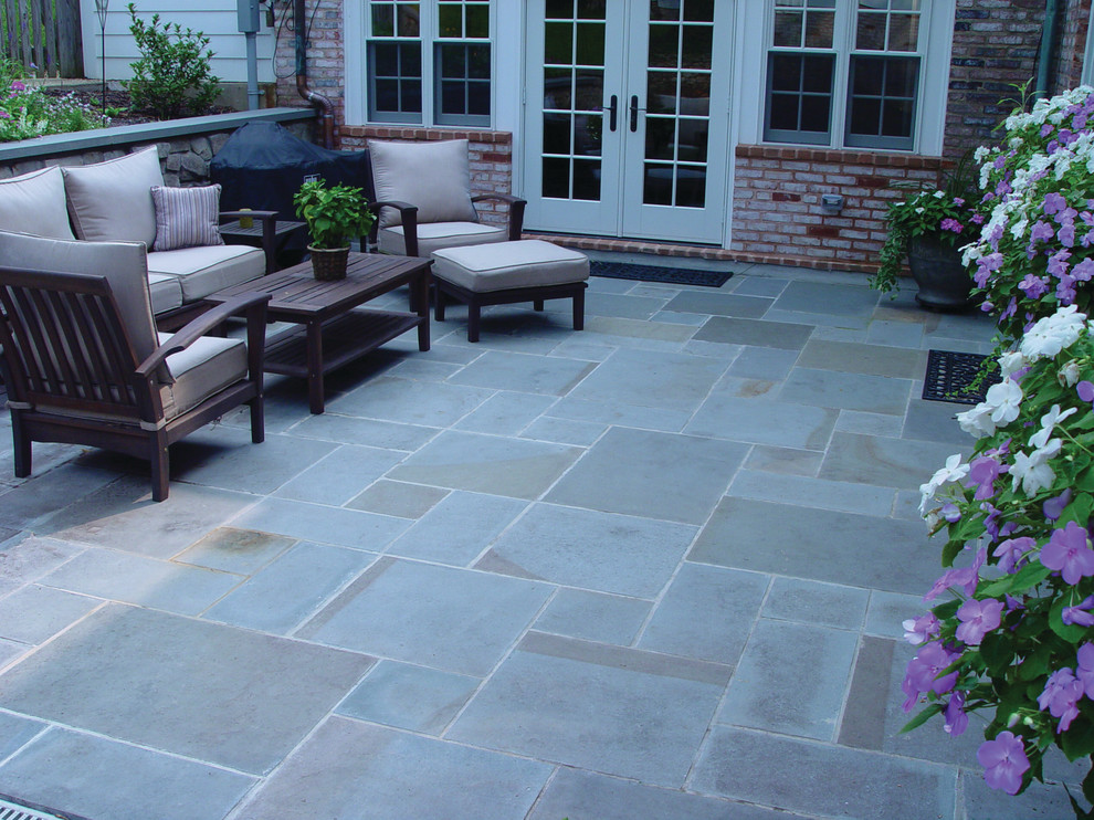 Design ideas for a traditional patio in Baltimore.