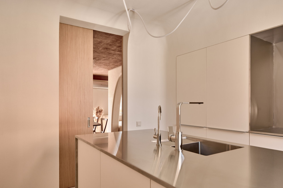 Обнимающая гостиная-столовая