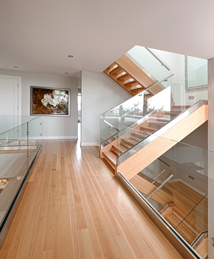 This is an example of a contemporary hallway in Calgary.