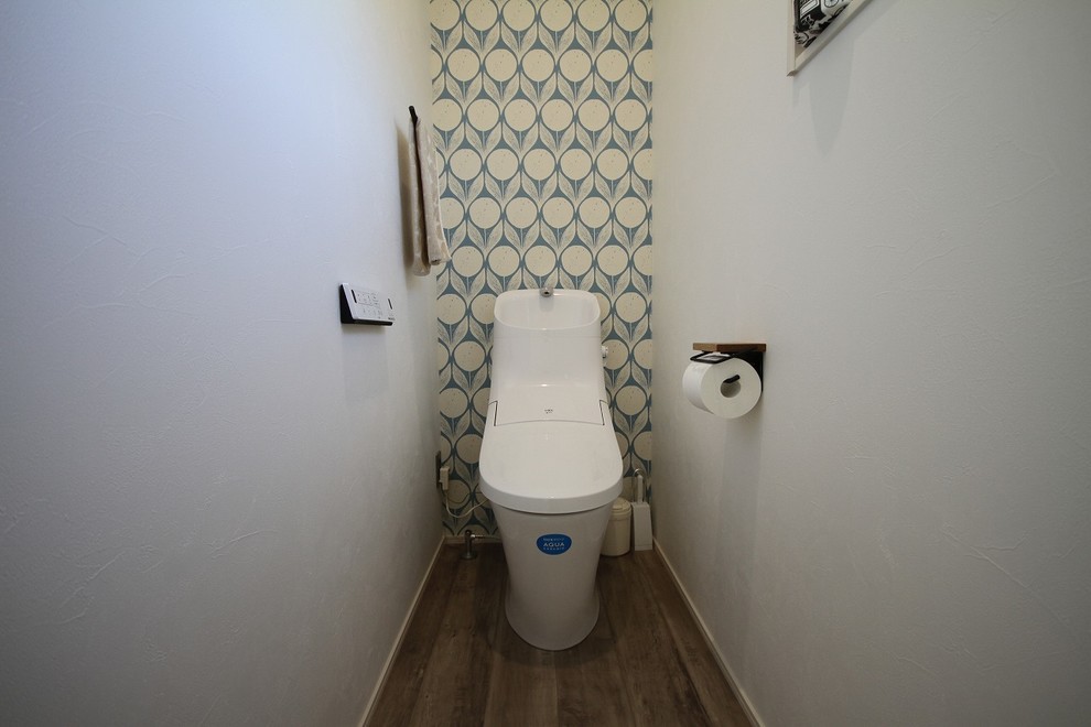 Bild på ett skandinaviskt toalett