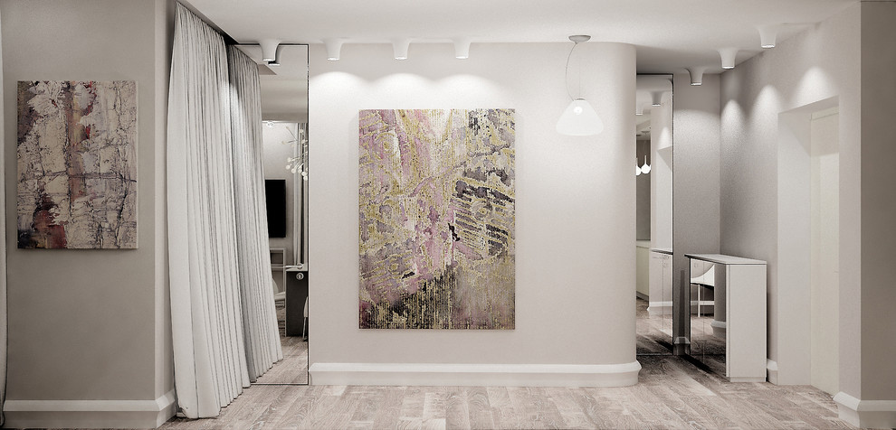 Прихожая (зеркальные двери в подсобные помещения)