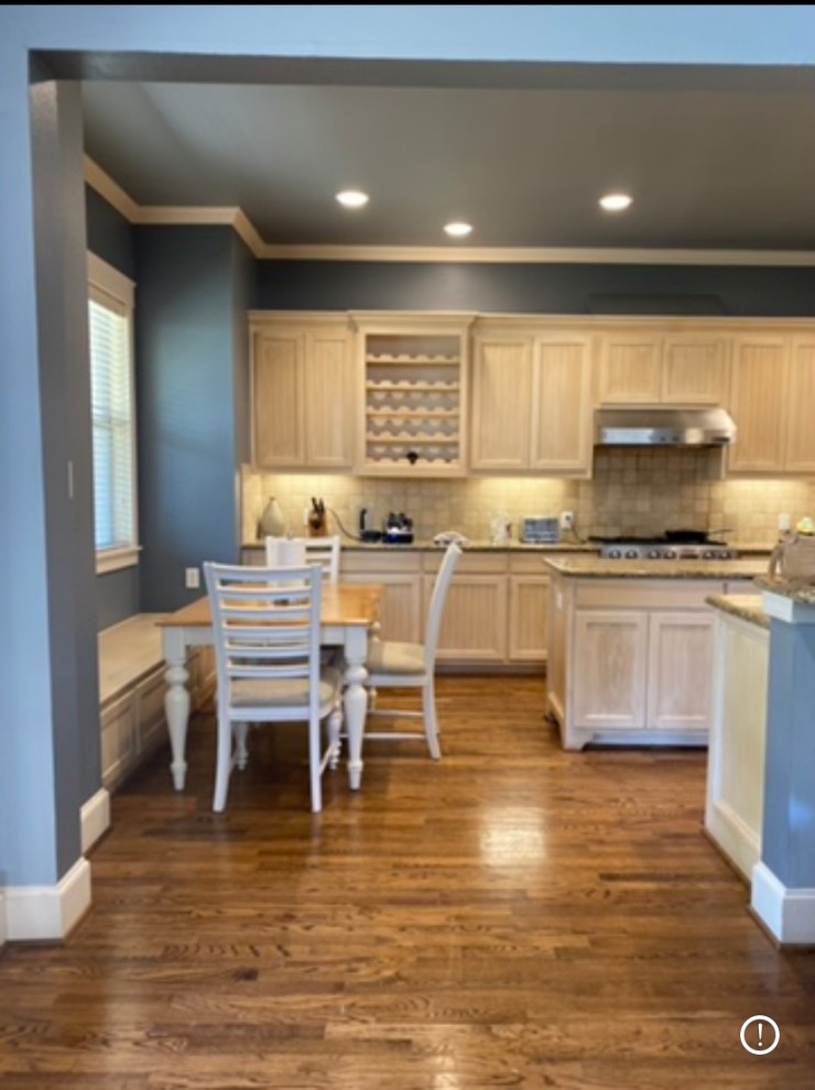 Black or gold hardware on beadboard in this kitchen?