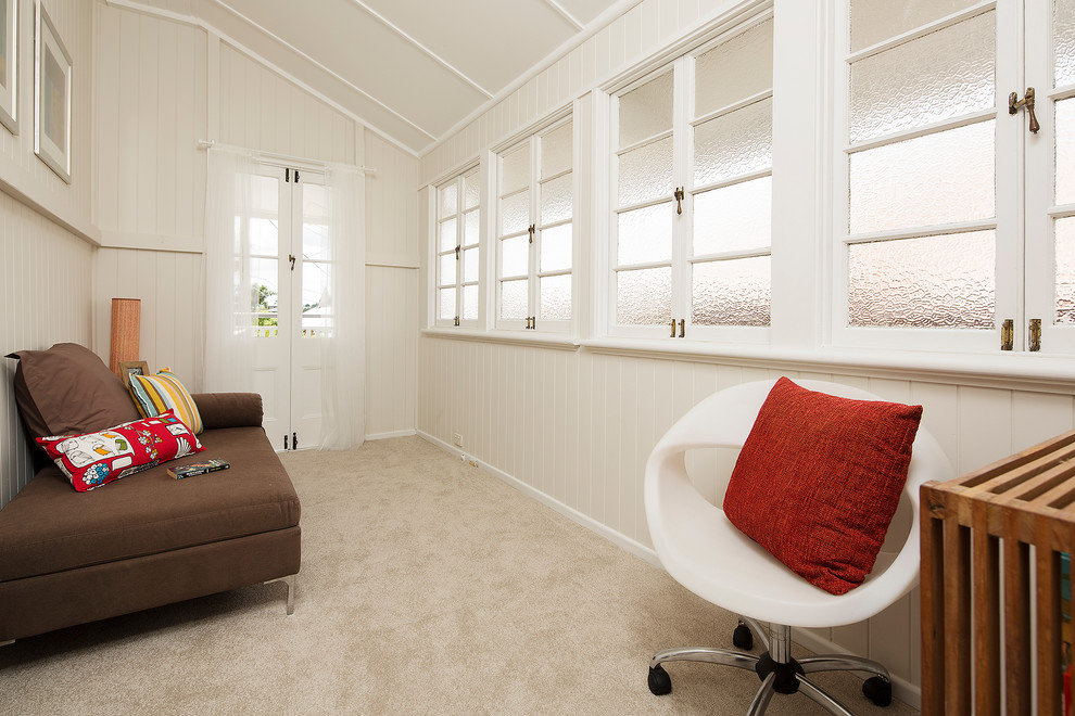 Small transitional sunroom in Gold Coast - Tweed.