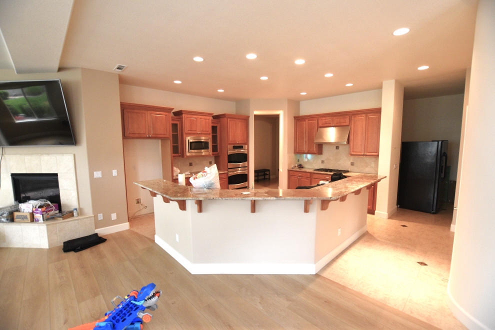Kitchen - transitional kitchen idea