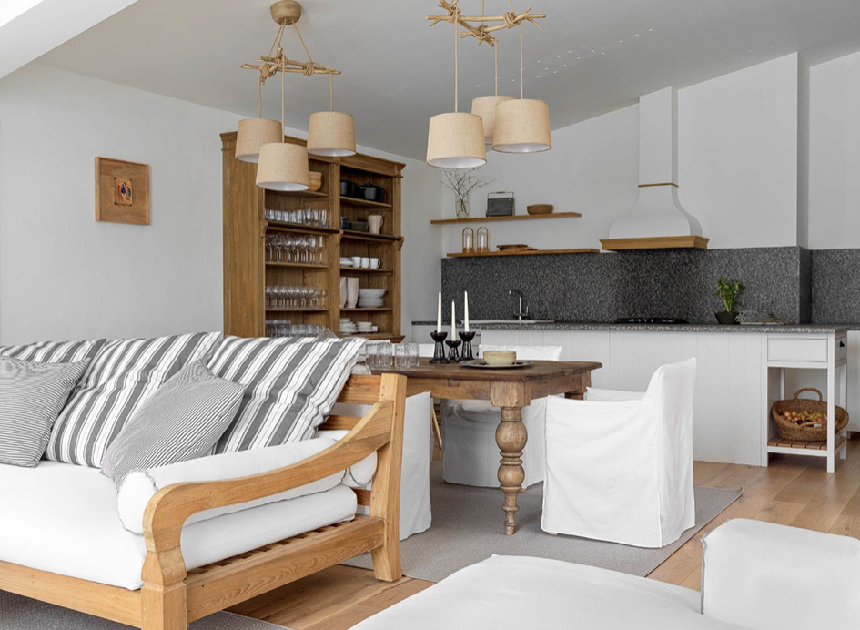 СОВРЕМЕННАЯ ДАЧА НА БЕРЕГУ РЕКИ