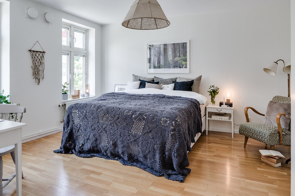 Mid-sized transitional master bedroom in Gothenburg with white walls and medium hardwood floors.