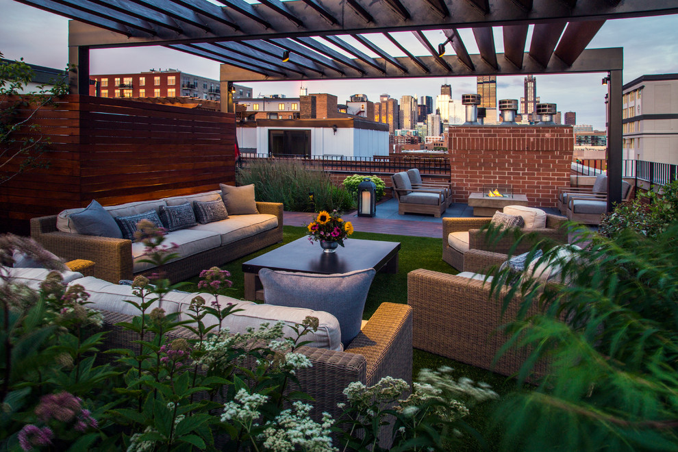 This is an example of a mid-sized contemporary rooftop full sun garden in Chicago with a fire feature.