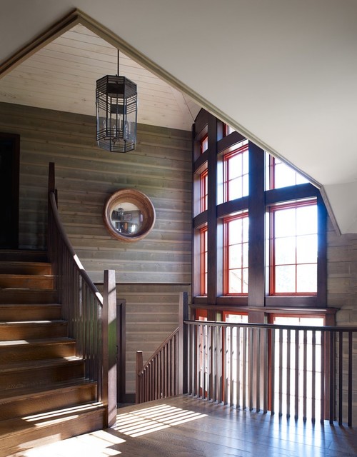 Shingled Splendor craftsman-escalier
