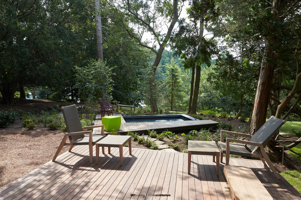 Inspiration for a mid-sized contemporary backyard patio in New York with decking and no cover.