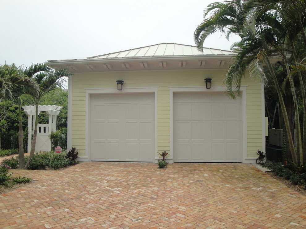 Design ideas for a tropical garage in Miami.