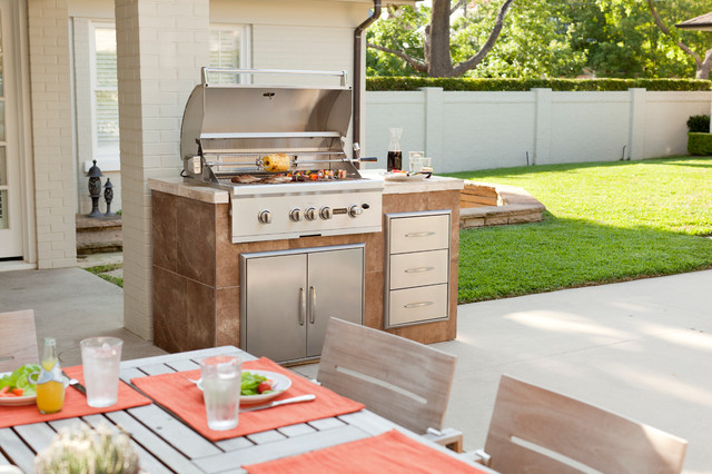 Outdoor Kitchens, Grills & Smokers