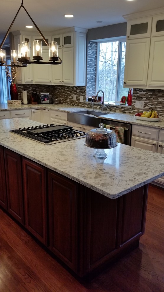 Example of a transitional kitchen design with an island
