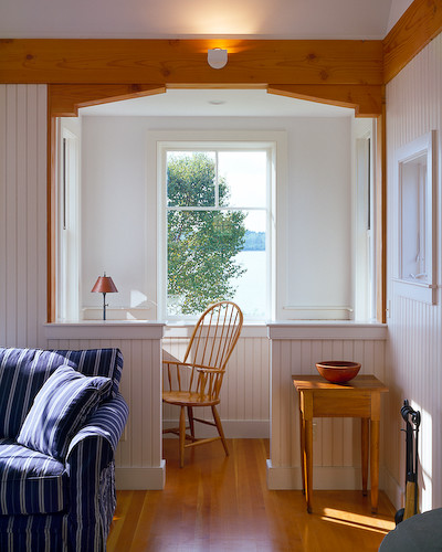 Compact cottage traditional-home-office