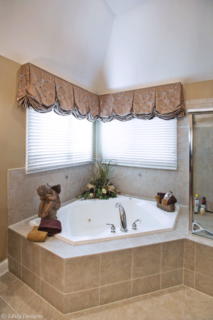 bathroom window treatments - traditional - bathroom