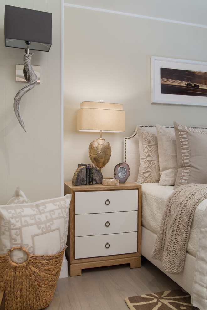 Inspiration for a transitional home design remodel in Los Angeles