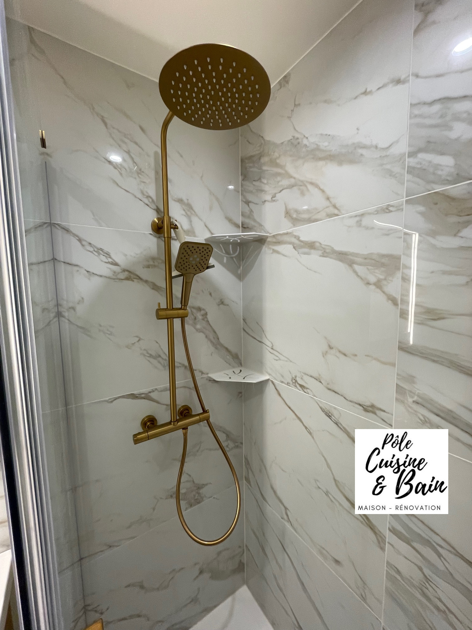 Salle de douche: rénovation totale après dégât des eaux