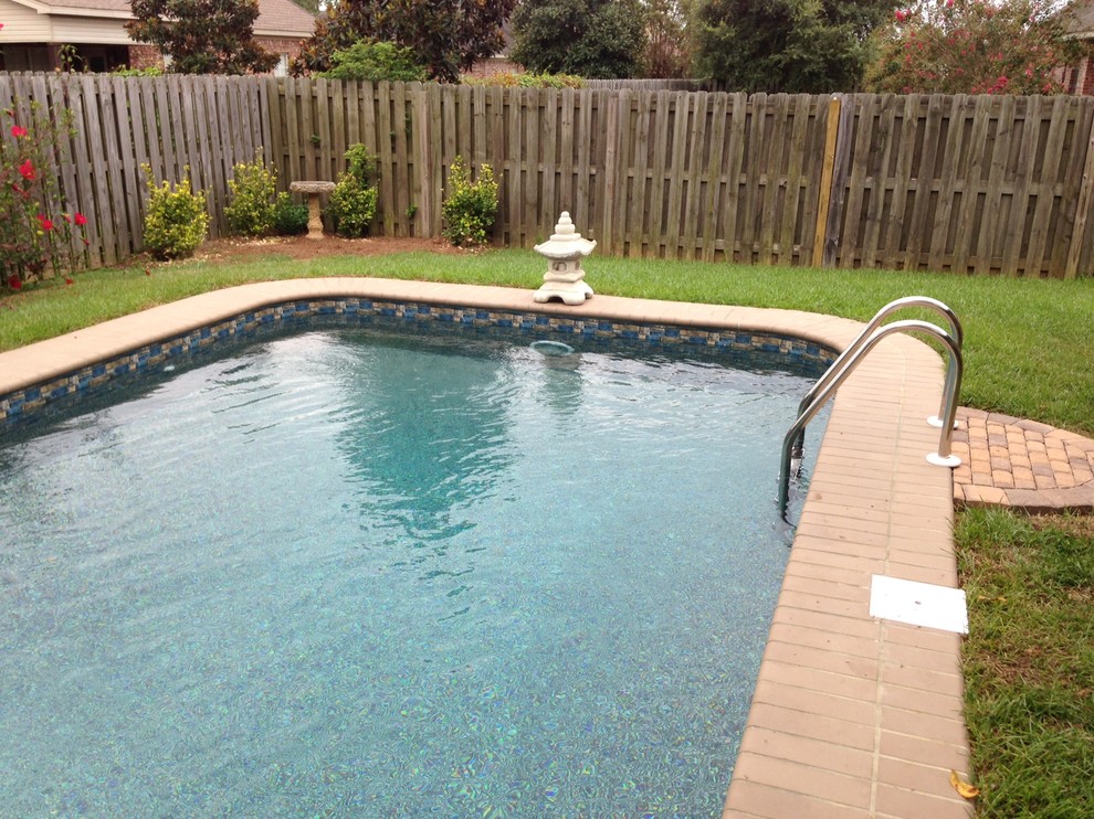 Example of a transitional home design design in Miami