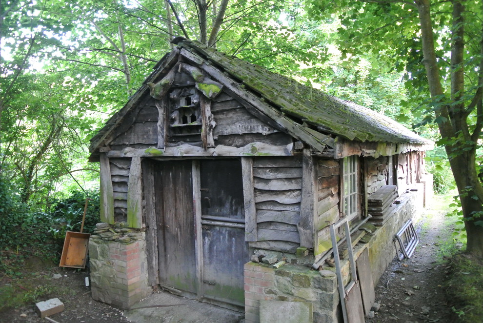 Photo of a traditional shed and granny flat in Buckinghamshire.