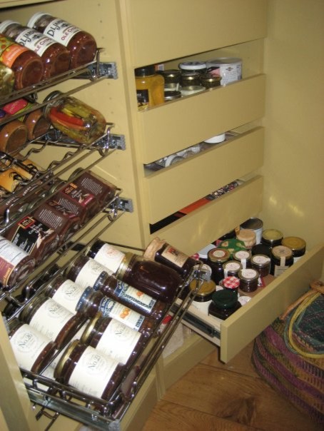 Kitchen pantry - transitional kitchen pantry idea in Austin