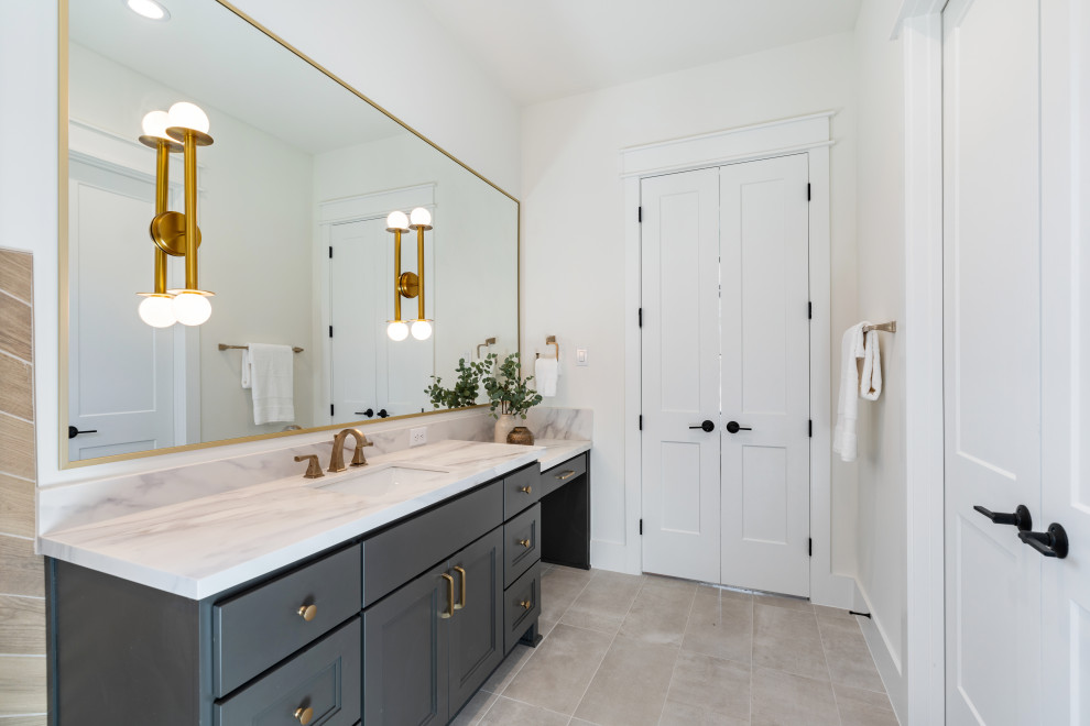 Inspiration for a transitional bathroom remodel in Houston