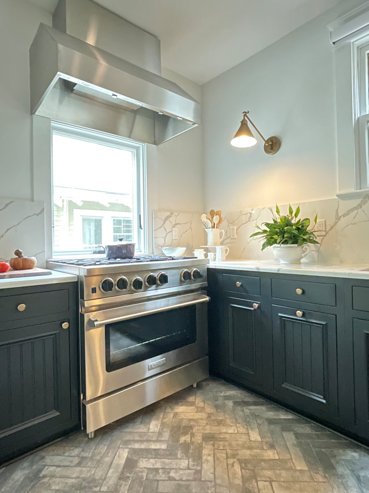 Mid-sized arts and crafts galley separate kitchen in Portland with an undermount sink, beaded inset cabinets, black cabinets, granite benchtops, white splashback, granite splashback, stainless steel appliances, porcelain floors, no island, grey floor and white benchtop.