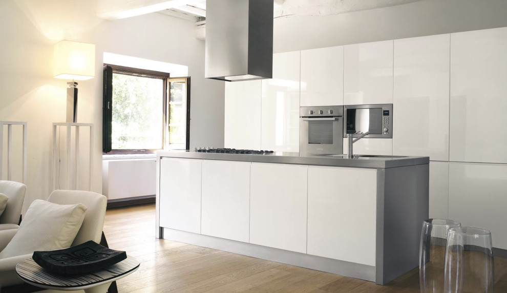 Design ideas for a contemporary kitchen in London.