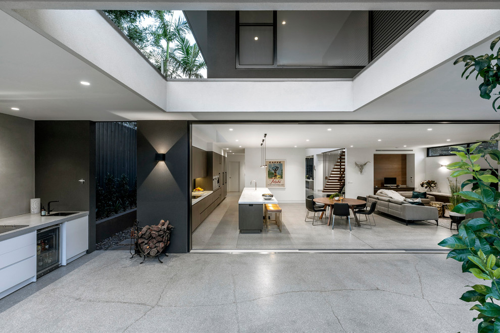 This is an example of a large contemporary two-storey house exterior in Melbourne.
