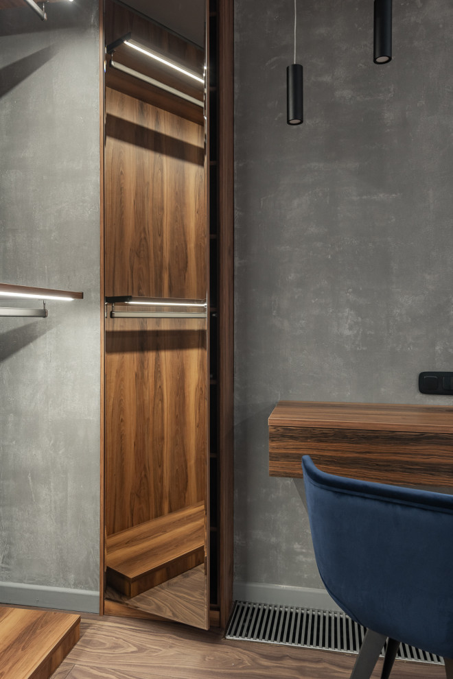 Гардеробная. Шкаф с зеркальной дверью