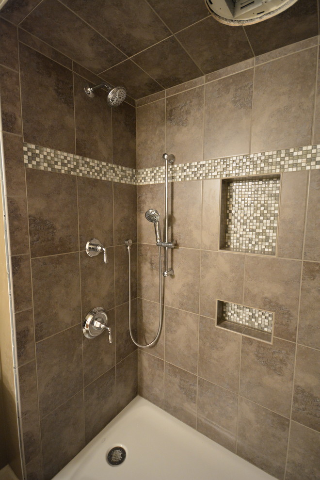 Photo of a mid-sized transitional master bathroom in Baltimore with an alcove tub, a shower/bathtub combo, beige tile, gray tile, white tile, porcelain tile and white walls.