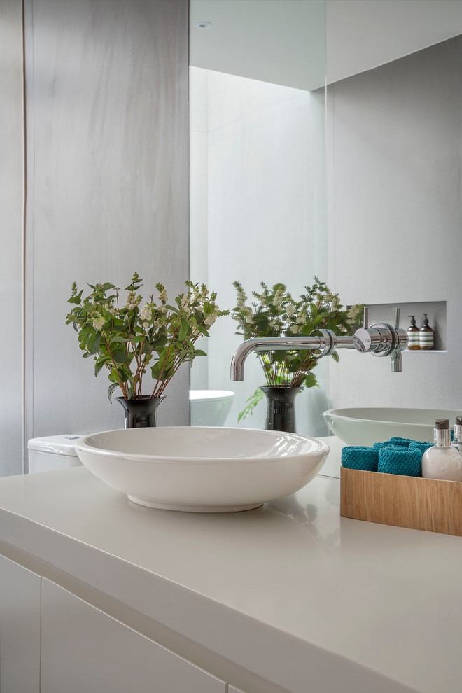 Contemporary bathroom in Melbourne.