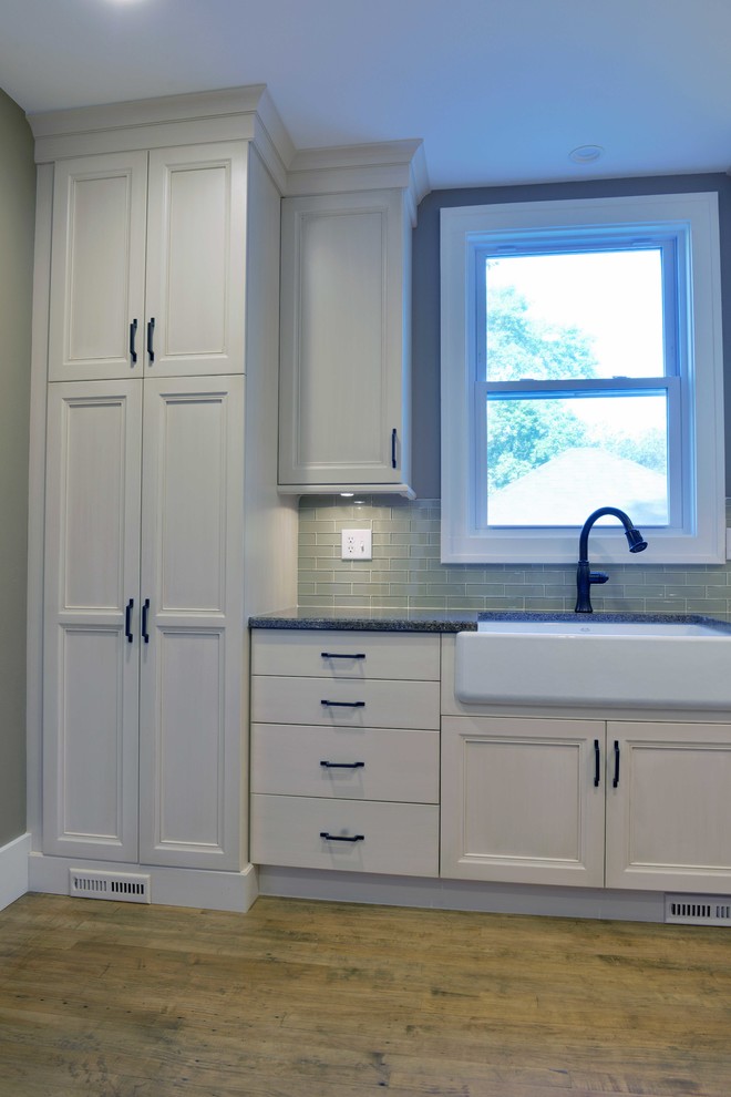 Kitchen - transitional kitchen idea
