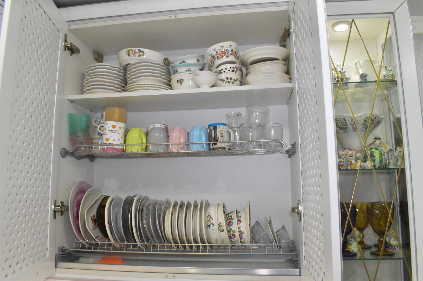 Кухня из массива бука, модель ЭКО в белом цвете с серебряной патиной