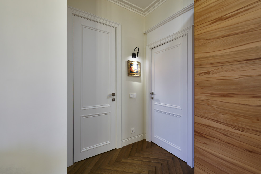 Inspiration for a small traditional hallway in Moscow.