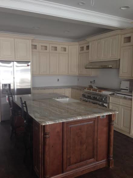 This is an example of a large beach style l-shaped eat-in kitchen in Chicago with granite benchtops and with island.