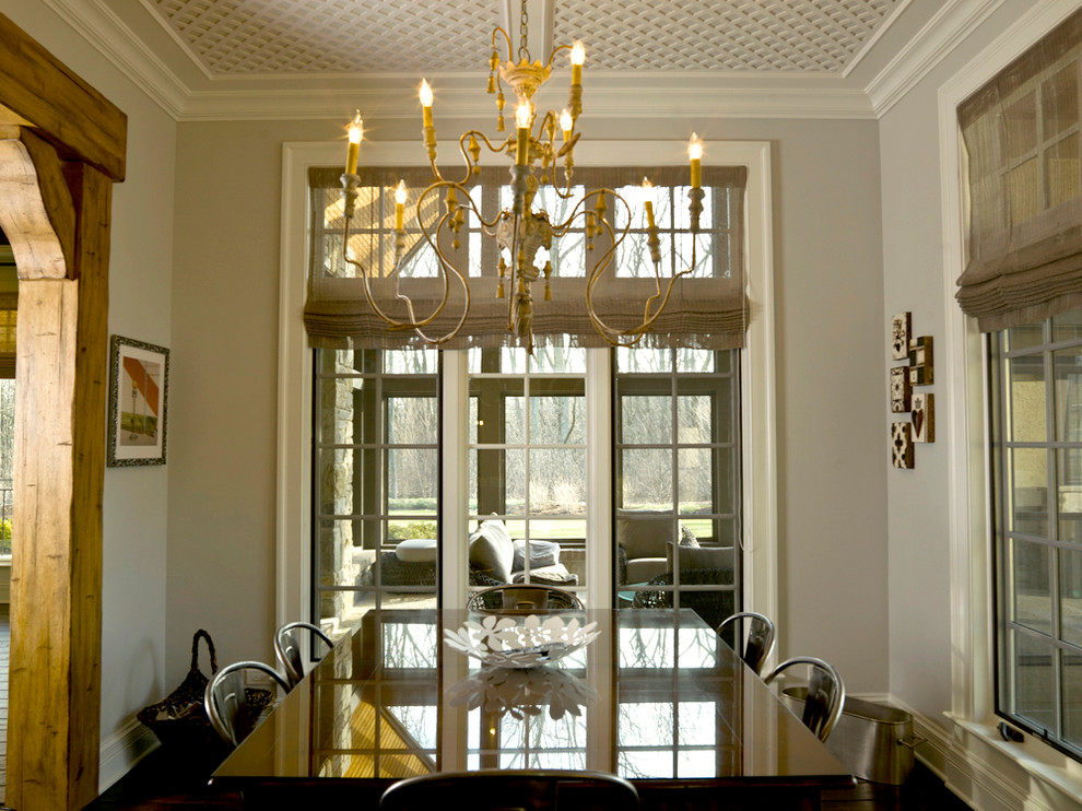 Design ideas for a traditional dining room in Chicago.